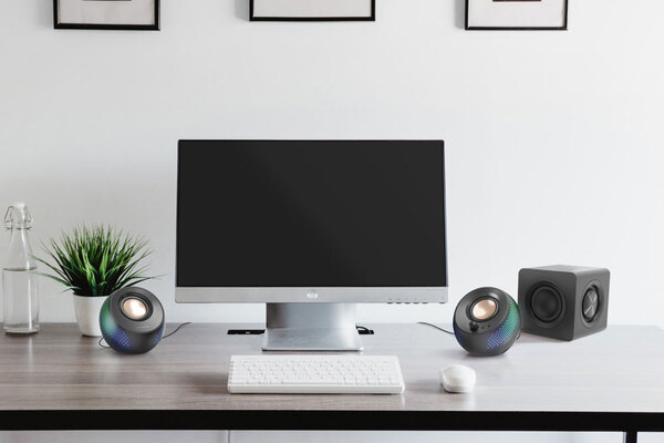 ASCII.jp：クリエイティブ、球形で2.1ch再生もできるデスクトップUSB