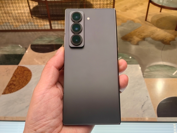 ASCII.jp：Galaxy Z Fold Special Editonを最速レビュー！ 厚さ10.6mm