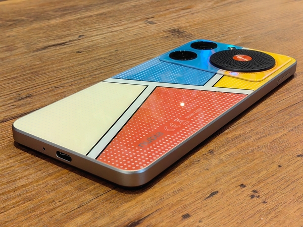 ASCII.jp：2人同時に音楽を楽しめる青春スマホ「nubia Music」に新しい