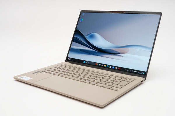 ASCII.jp：Snapdragon X採用の超軽量AI PC「ASUS Zenbook SORA」実機