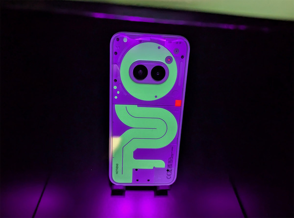 ASCII.jp：世界限定1000台！ Nothing Phone (3a)の特別版が金曜に