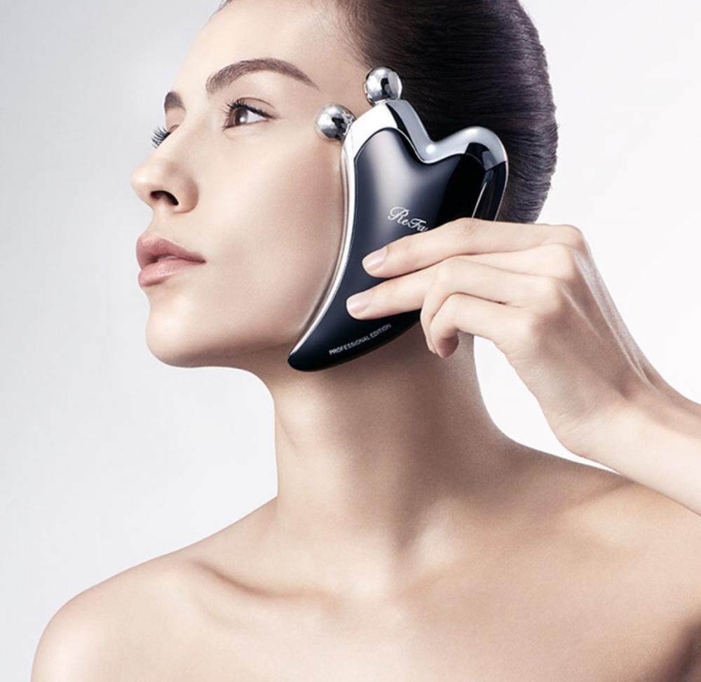 短時間で効果がわかるReFa CAXA black model｜コラム Ash 大宮店 安井