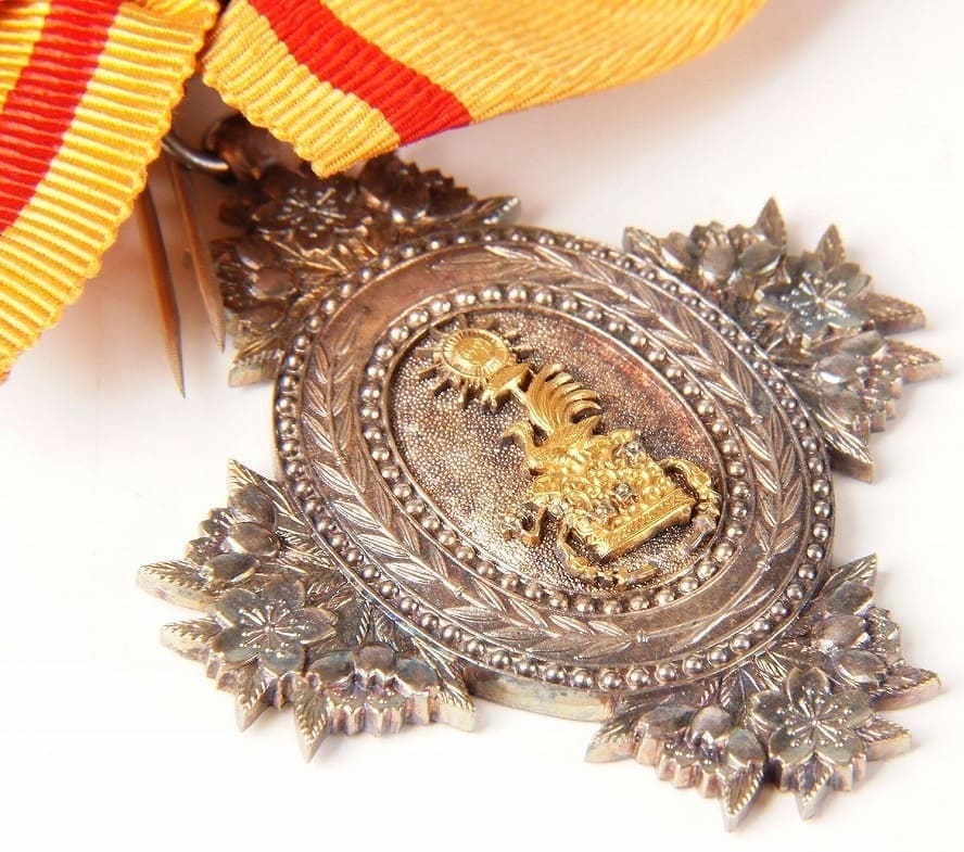 7th Class Orders of the Precious Crown/勲七等宝冠章 | Medals of Asia