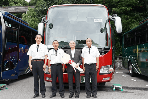 名鉄観光バス、新型中型観光バス「シオン（ZION）」を公開 三菱ふそう