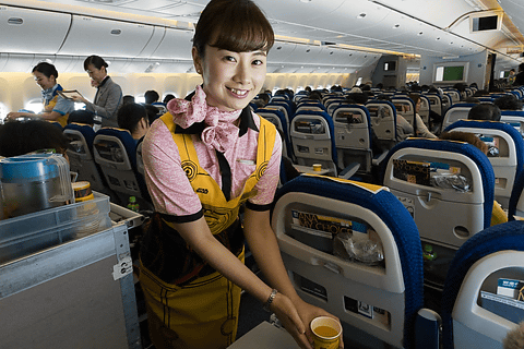 機内もC-3POに染まったスター・ウォーズ特別塗装機「C-3PO ANA JET」初