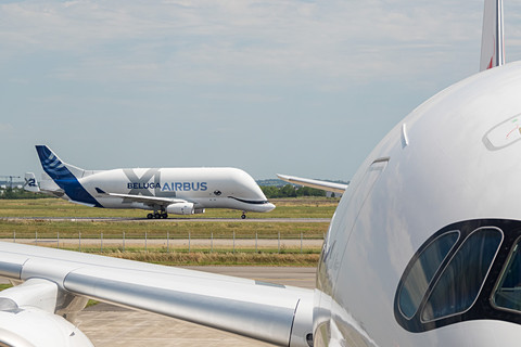 エアバス A350型機の最終組立工場にJAL向け3号機。植木会長「毎月の