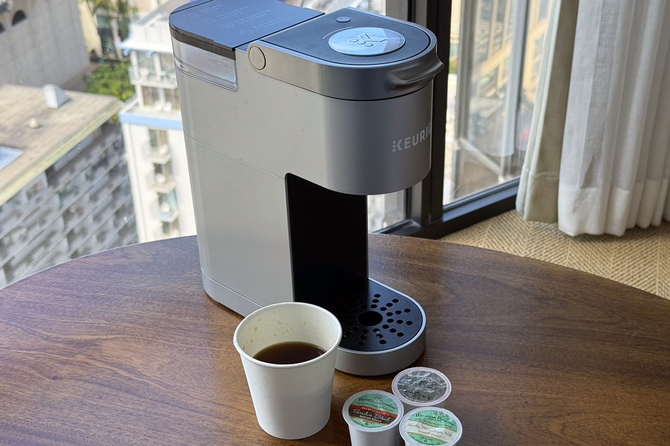 はじめてハワイ】海外のホテルでよく見る「KEURIG（キューリグ）」の