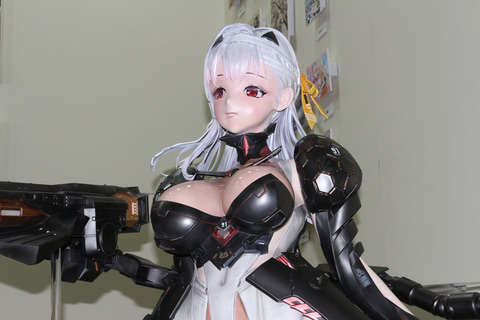 NIKKE」モダニアの等身大フィギュアが登場！【#ニコニコ超会議2024