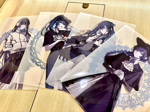 Ado×くら寿司コラボグッズ第2弾「A4クリアファイル」を撮り下ろし