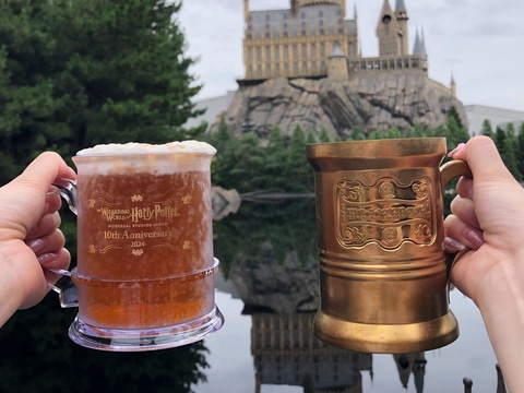 USJ「ハリポタ」エリア、「バタービール」10周年記念マグカップが豪華