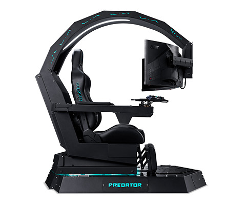 ポイント還元で実質300万円！ 日本エイサー、トリプル湾曲モニター採用