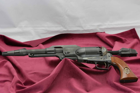 夢が叶った！ 「銀河鉄道999」に登場する戦士の銃の“本物”を手にした