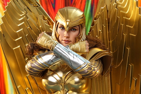 光り輝くアーマーをまとった最強の美女戦士「ワンダーウーマン