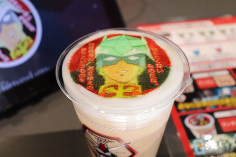 ドリンクを頼むとガンダムキャラがラテアートに。限定デザインも200種