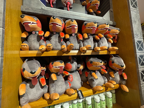 ゾンビ犬のクッションが可愛い！ USJ「バイオハザード」グッズ撮り