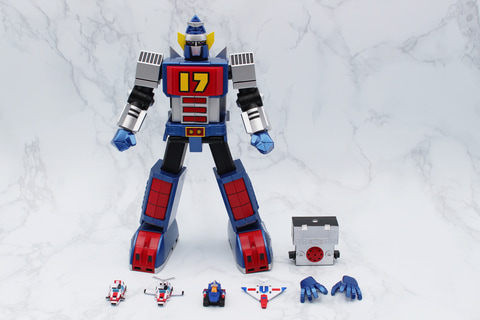 レビュー】「超合金魂 GX-101 大鉄人17」レビュー 重量感、完全変形