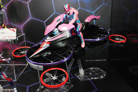 ファン待望の「仮面ライダーバイス プテラゲノム」がS.H.Figuartsにて