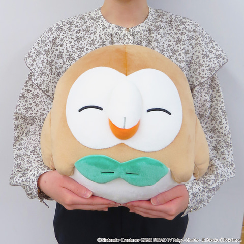 ぽてはぐクッション」から「デデンネ」と「モクロー」がぬいぐるみで