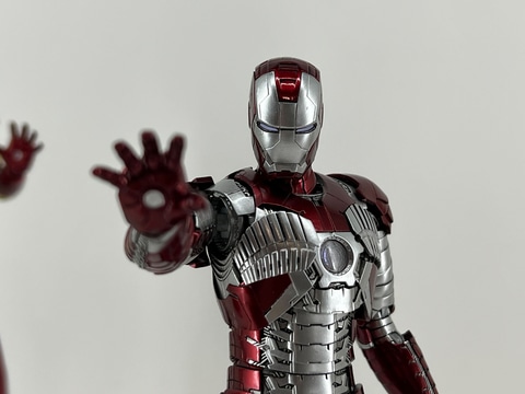 アイアンマン2」より「マーク5」フィギュア展示！ モナコGPのシーンを