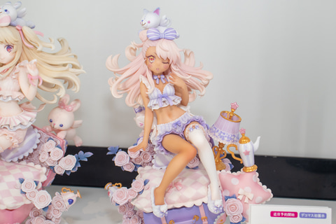 プリズマ☆イリヤ」より、イリヤとクロエがファンシーなルームウェアを