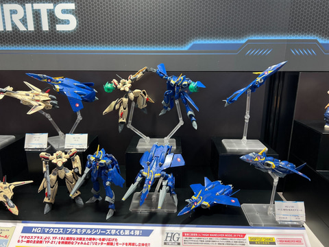 マクロスプラス」よりプラモデル「HG 1/100 YF-21」完成見本が展示中