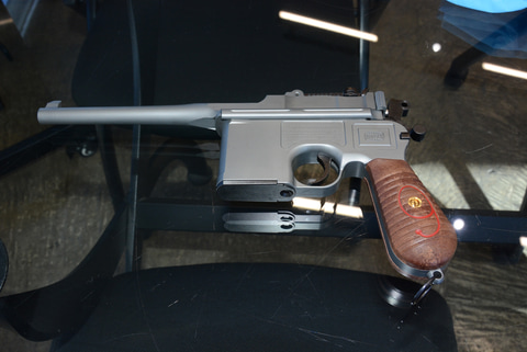モデルガン「Mauser C96 Red9 発火モデル」の魅力に迫る！ - HOBBY