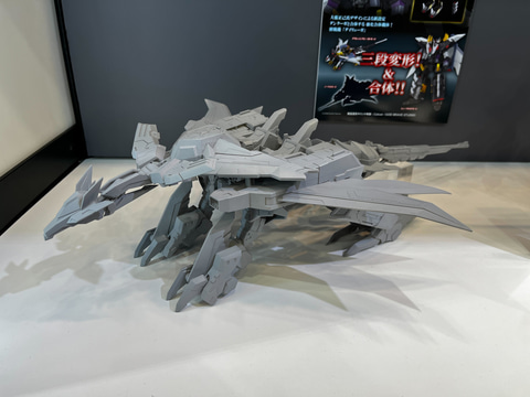 大張正巳氏デザインによる新機体「THE 合体 ダイリューガ」登場