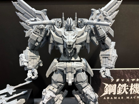 トランスフォーマー」の「プレダキング」が「鋼鉄機神 アダマスマキナ