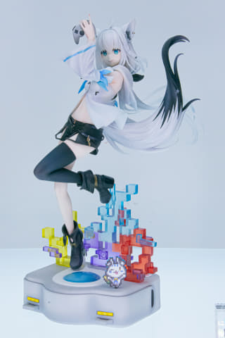 ホロライブ」の白上フブキさんと大神ミオさんの等身大フィギュアが