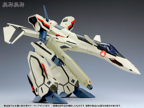アルカディアの変形フィギュア「マクロスプラス 1/60 完全変形 YF-19