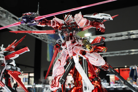 ガンダムベース撮り下ろし】配色のコントラストが美しい「MG 1/100