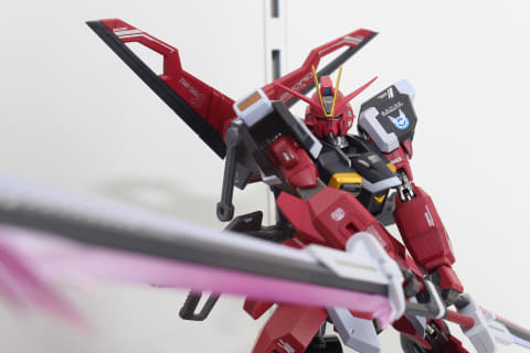 特別企画】パース付きのレーザー対艦刀で迫力のポーズを演出！ 「METAL