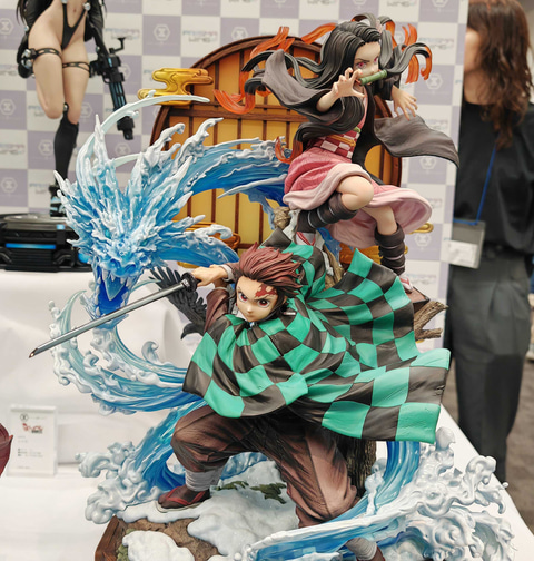 プライム1スタジオ、「鬼滅の刃」のスタチューと、「エヴァンゲリオン