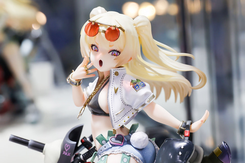特別企画】バイクにまたがった姿がとってもクール！「アズールレーン