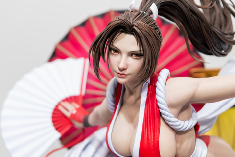 KOF'98」の不知火舞や「スト6」の春麗が1/4スケールスタチューで登場