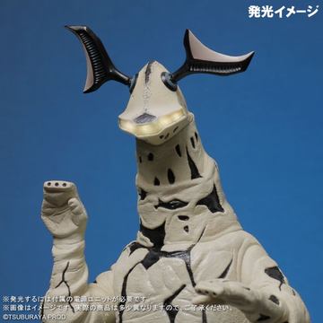 顔が発光! 「ウルトラQ」の不気味なケムール人が、全高34cmの巨大