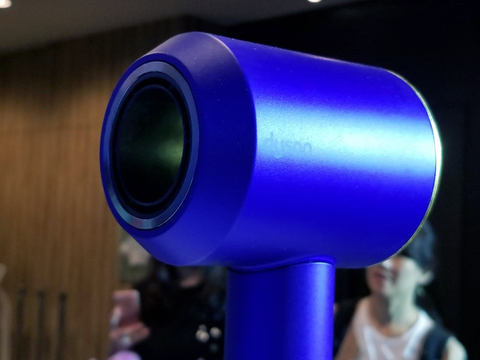 金箔のダイソンヘアードライヤー発売 - Impress Watch