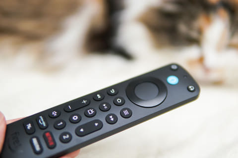 Fire TV Cube付属のリモコンに代えて、多機能な「Alexa対応音声認識