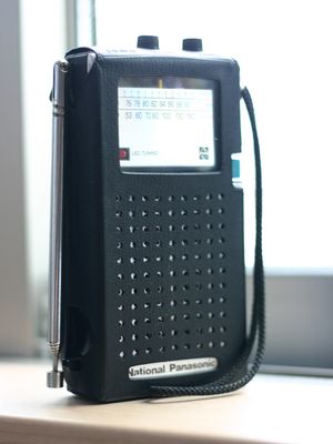 わたしの思い出家電】ナショナル「ポータブルラジオ RF-517」 - 家電