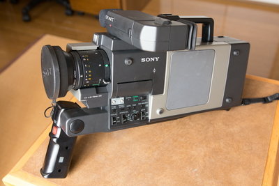 わたしの思い出家電】ソニーの8㎜ビデオカメラ「CCD-V100」 - 家電