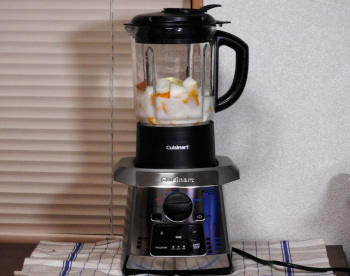 家電製品ミニレビュー】スムージーから熱々スープまで! ヒーター付きの