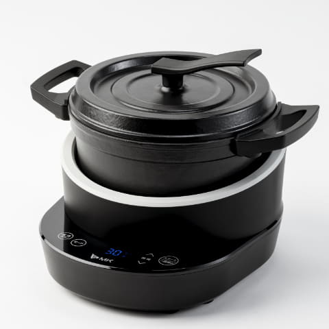 鉄鋳物ホーローでじっくり温め、無水調理できる電気鍋 - 家電 Watch