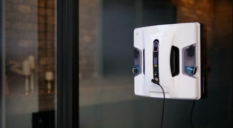 自動で清掃する窓ふきロボット - 家電 Watch