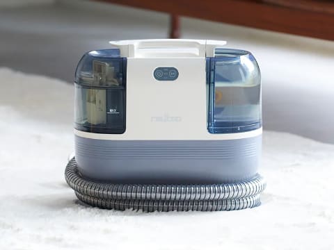 60℃温水で汚れ浮かせて吸うカーペットクリーナー、レイコップ - 家電 Watch