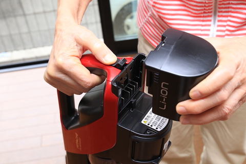 着脱式バッテリーで時間を気にせず掃除できる! 日立のスティック掃除機