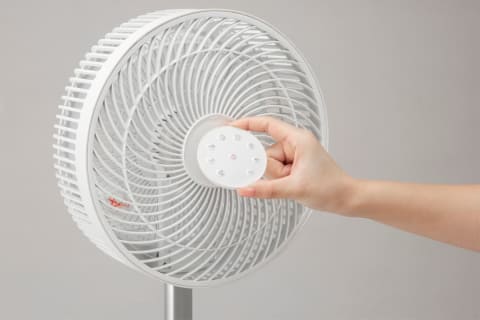 ニトリ、小さく畳めるコードレス扇風機 - 家電 Watch