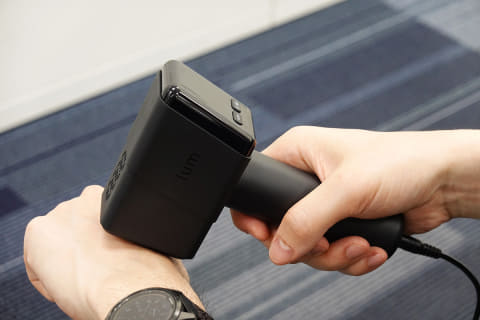 マンダムから男性のムダ毛ケア家電。ガン型でかっこいい - 家電 Watch