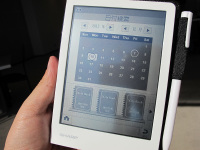 シャープ、紙ノート感覚の電子メモツール「電子ノート WG-N10