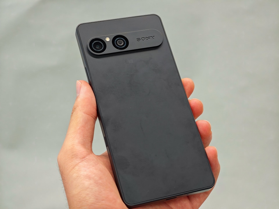 写真で見る「Xperia 10 VII」] - ケータイ Watch