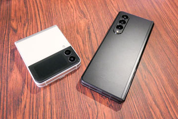 Galaxy Z Fold3 5G」がドコモとauから本日6日発売 - ケータイ Watch